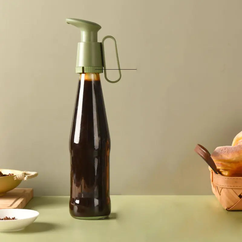 Squeezer for Glass Fuel Bottle with Pressing Head